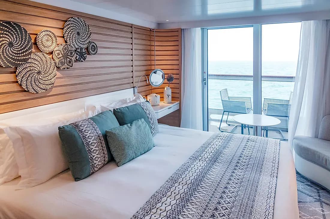 Carousel cabins: Upper decks balcony stateroom