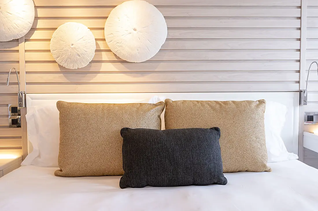 Carousel cabins: Upper decks balcony stateroom