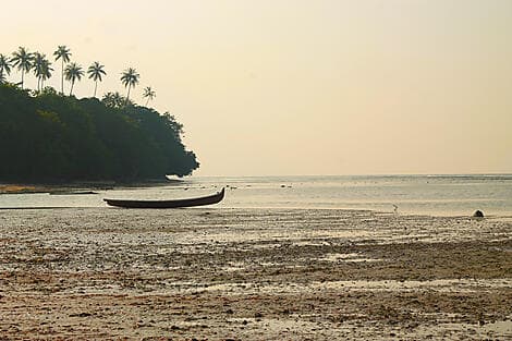 8 Jun 27 - Enggano Island
